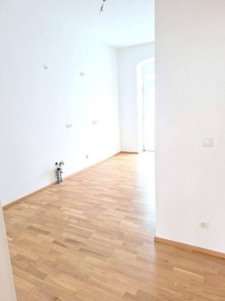 !! 4-Zimmer-Wohnung in ruhiger Nebenstraße mit Balkon und PKW-Stellplatz !! – Chemnitz – Vorschaubild 4