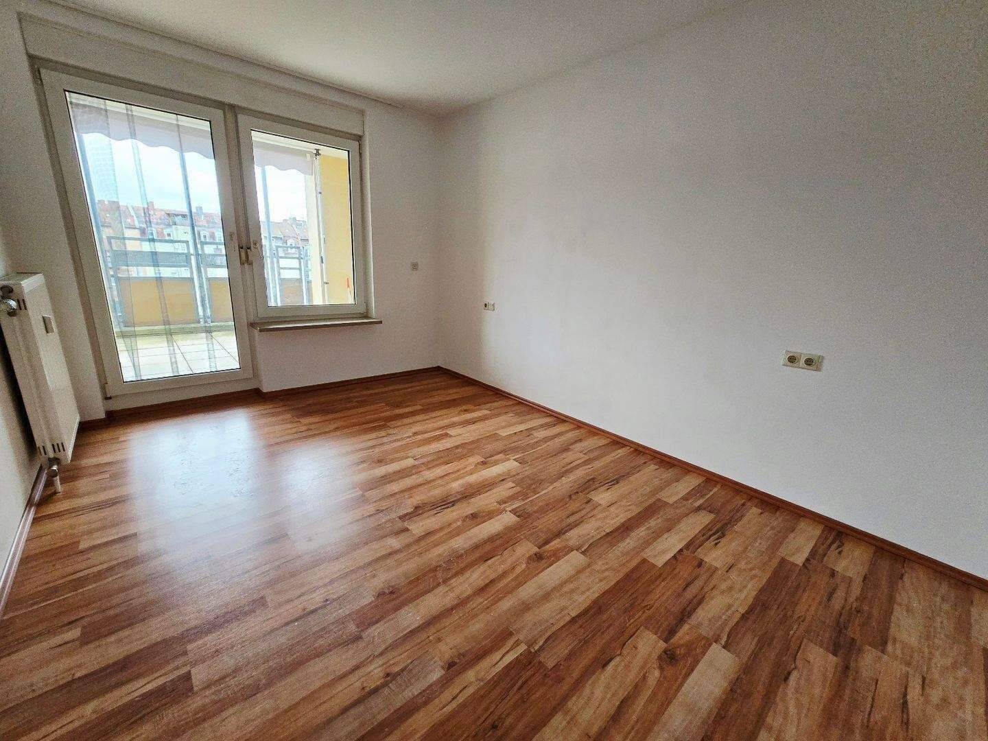 Helle 2 Zimmer Wohnung mit EBK und Balkon in Nürnberg/Nibelungen – Nürnberg – Vorschaubild 3