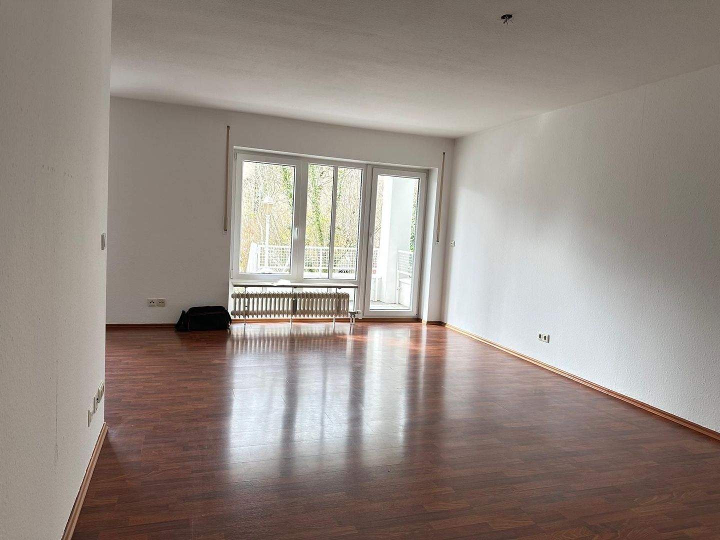 Ruhiger Westbalkon, sehr hell--freie Wohnung im Hochparterre, TG Stellplatz – München – Vorschaubild 2