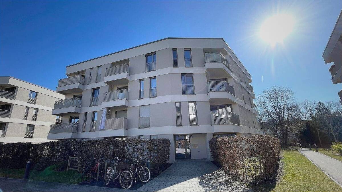 2 ZKB Küche mit Loggia und ebenerdiger TG, Dachwohnung, optimale ÖPNV Anbindung – 81249 München – Bild 1 von 9