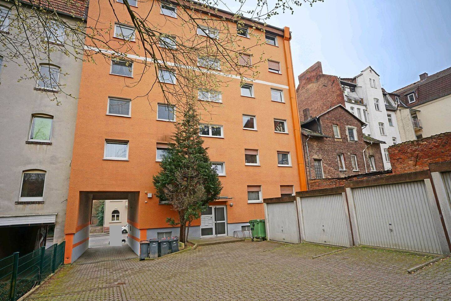 3-ZIMMER-WOHNUNG IN ZENTRALER LAGE IN KASSEL WEHLHEIDEN mit Balkon und eigenem PKW-Abstellplatz
