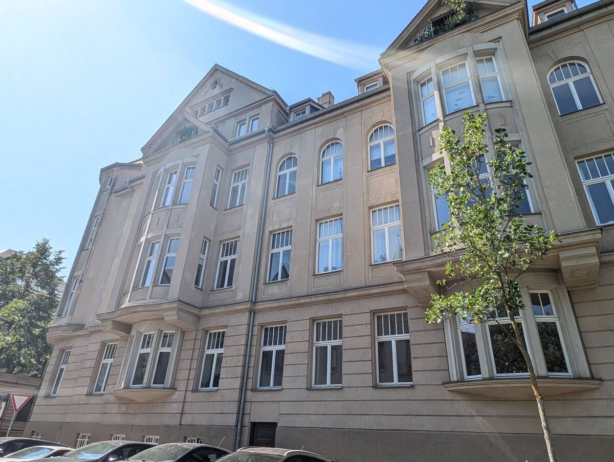 Verfügbar ab 01.12.26 - Eigennutzung oder Neuvermietung in Stadtvilla mit eigenem Zugang zum Elstermühlgraben – 4109 Leipzig – Bild 1 von 9