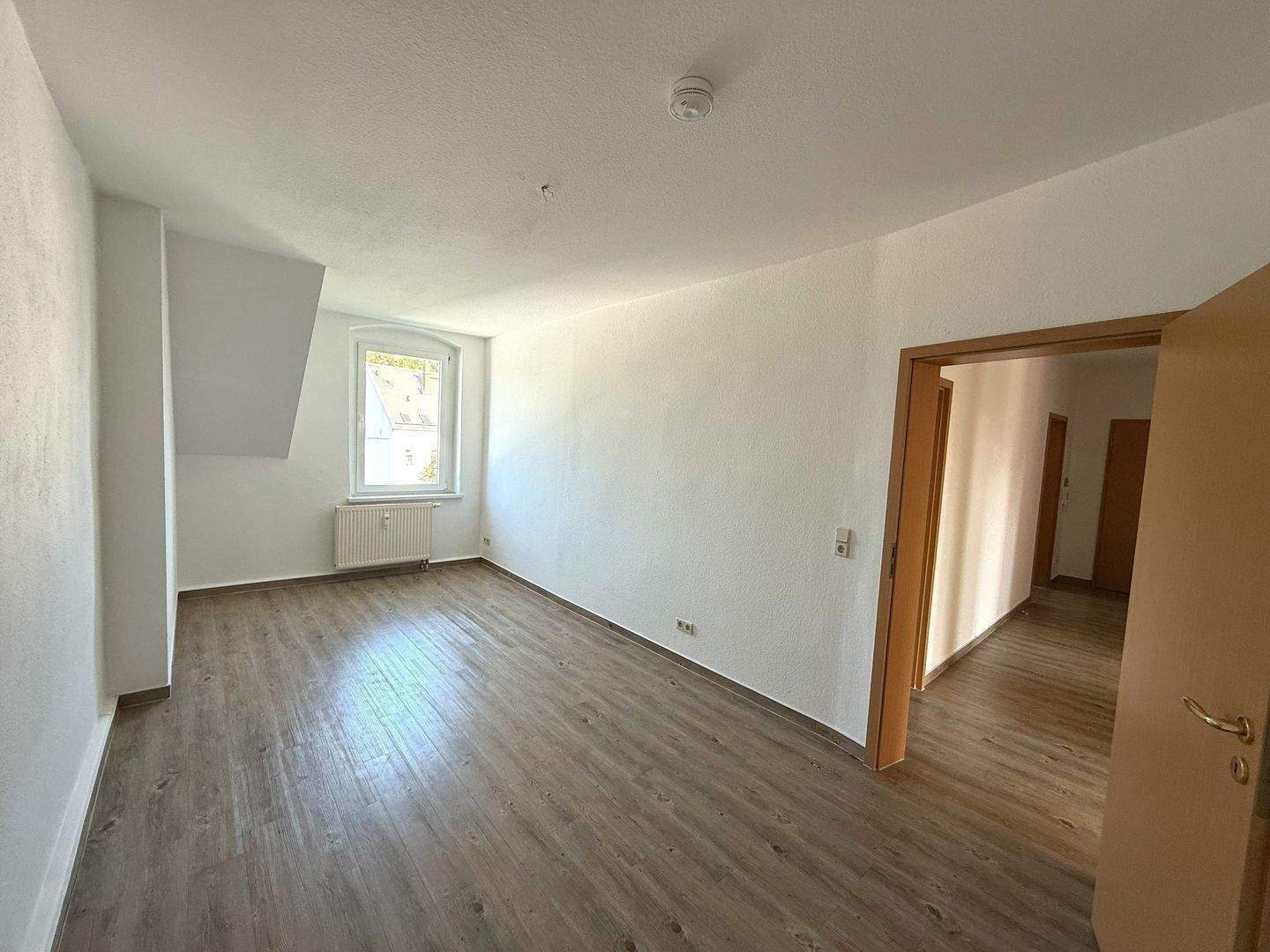Wohnen im Dachgeschoss - 3 Zimmer- EBK - zwei Bäder – Chemnitz – Vorschaubild 9