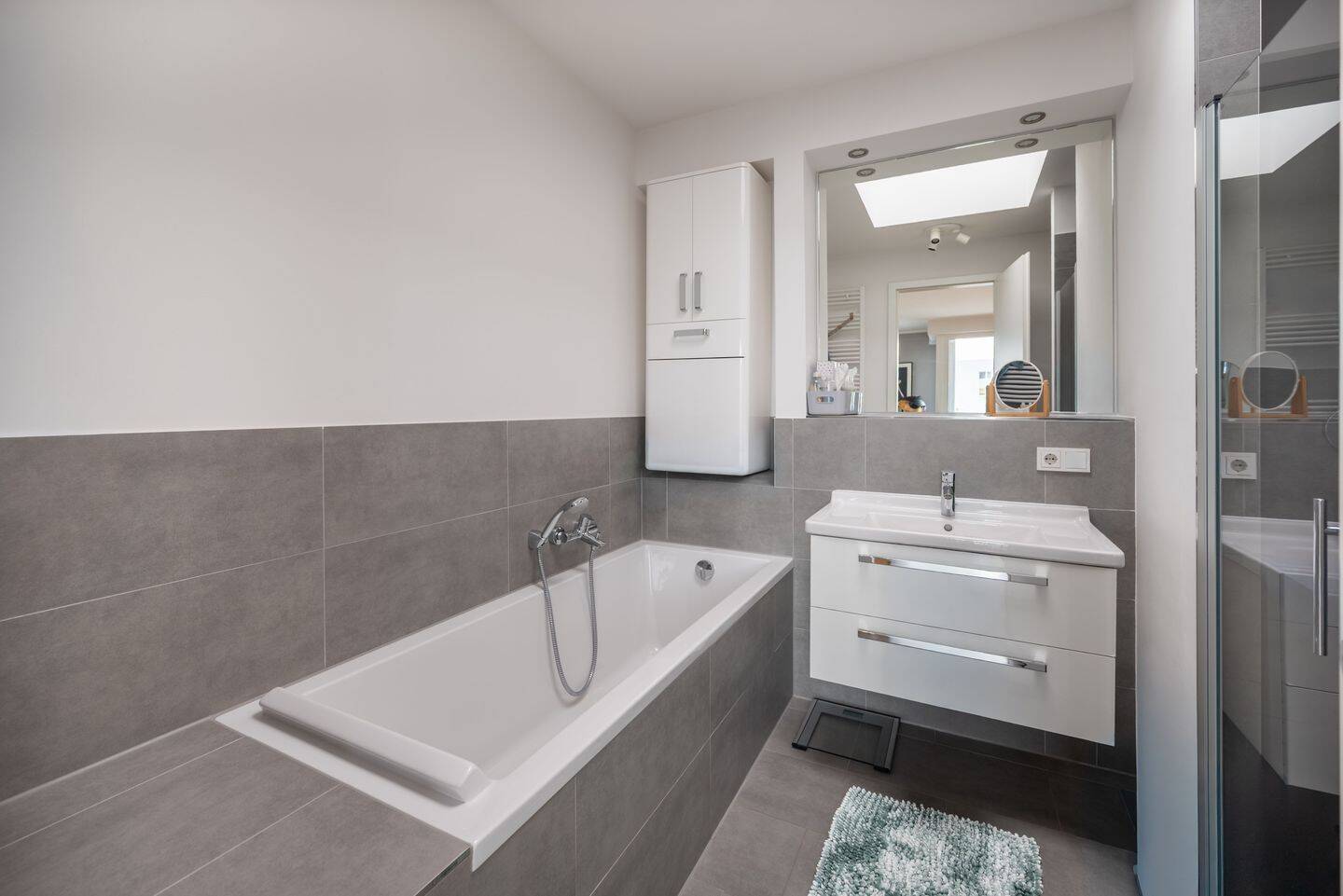 ??? Modernes Penthouse Mitten in Mitte - Strahlende 4 Zi Neubau-Whg mit Terrasse, Panoramablick & TG – Berlin – Vorschaubild 8