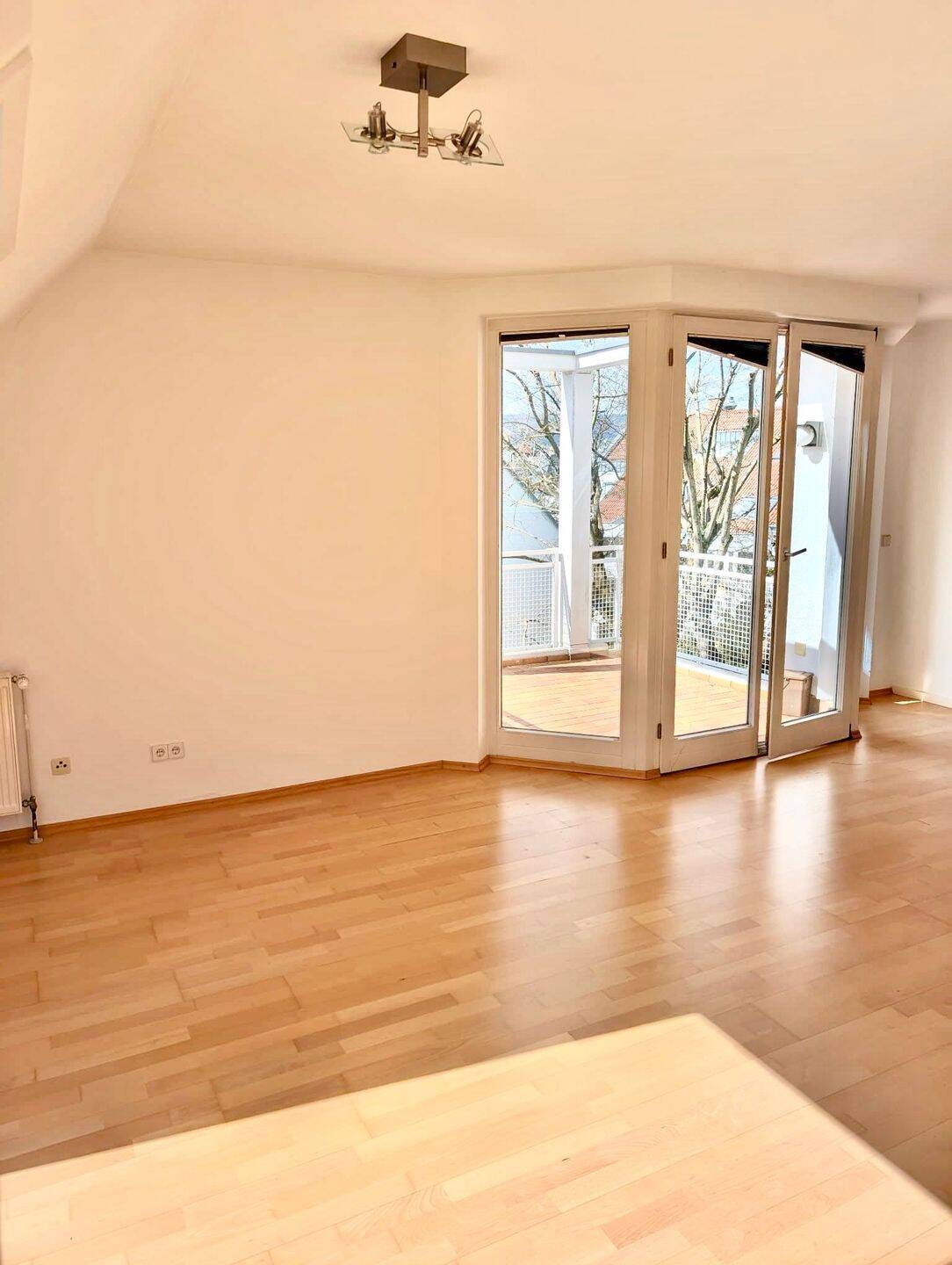Willkommen im neuen Zuhause! Wunderschöne 2-Zimmer-Wohnung mitten in Wiesbaden und doch im Grünen! – Wiesbaden – Vorschaubild 3