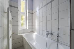 Altbauflair, Ruhe und zentrale Lage am Bundesratufer - Charmante 2-Zimmer-Wohnung zur Selbstnutzung – 10555 Berlin – Vorschaubild 9