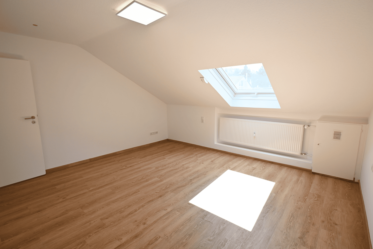 Helle 3-Zimmer-Dachgeschosswohnung mit Weinbergblick in Würzburg-Heidingsfeld – Würzburg – Vorschaubild 7