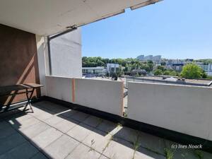 Über den Dächern von Elberfeld: Vermietete 2-Zimmer-Wohnung mit Aufzug, Weitblick und Citylage