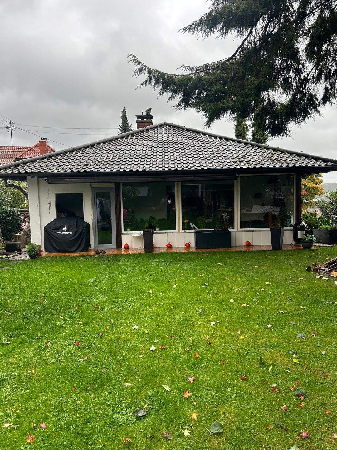 Freistehendes, großzügiges Komforthaus mit ELW, Wintergarten, Terrasse, Garten und Doppelgarage (zusätzliche Tor-Zufahrt Rückseite) in Freisen OT – Freisen – Vorschaubild 2