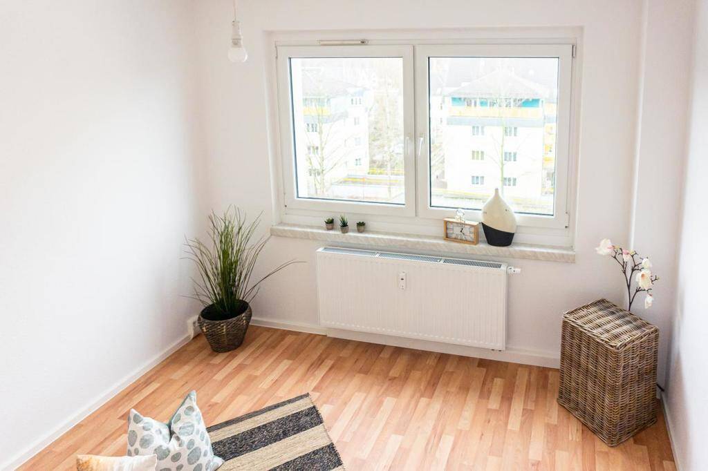 Große 1-Raum-Wohnung mit Balkon – Chemnitz – Vorschaubild 3