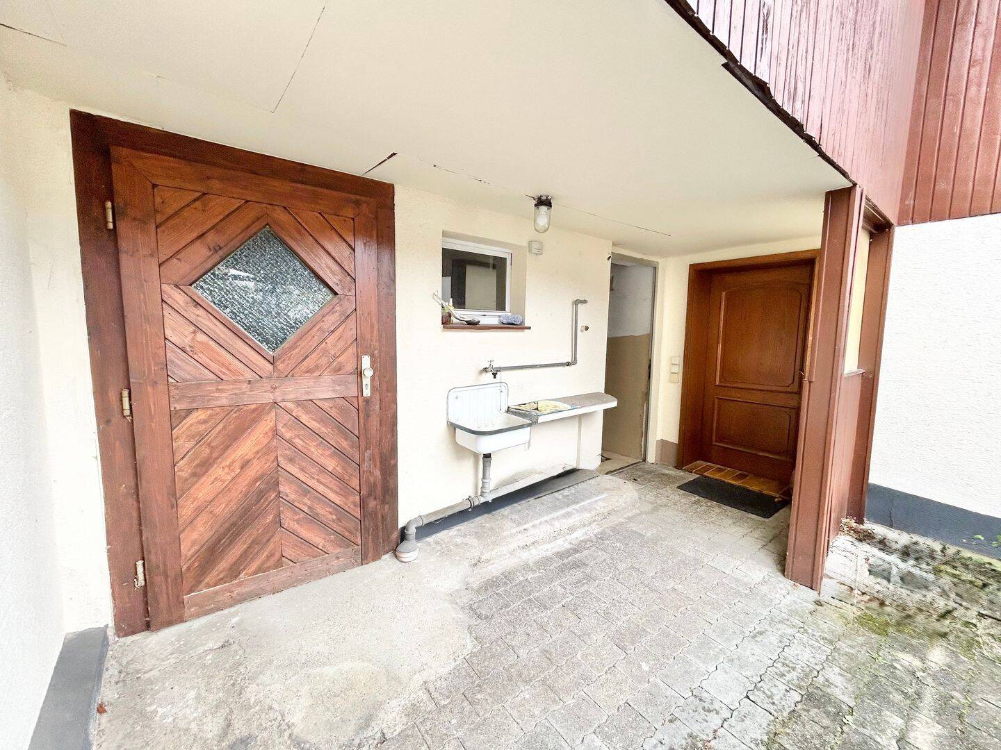 Einfamilienhaus mit 3 Wohneinheiten großer Scheune viel Ausbaupotenzial in Stockach – Stockach – Vorschaubild 3