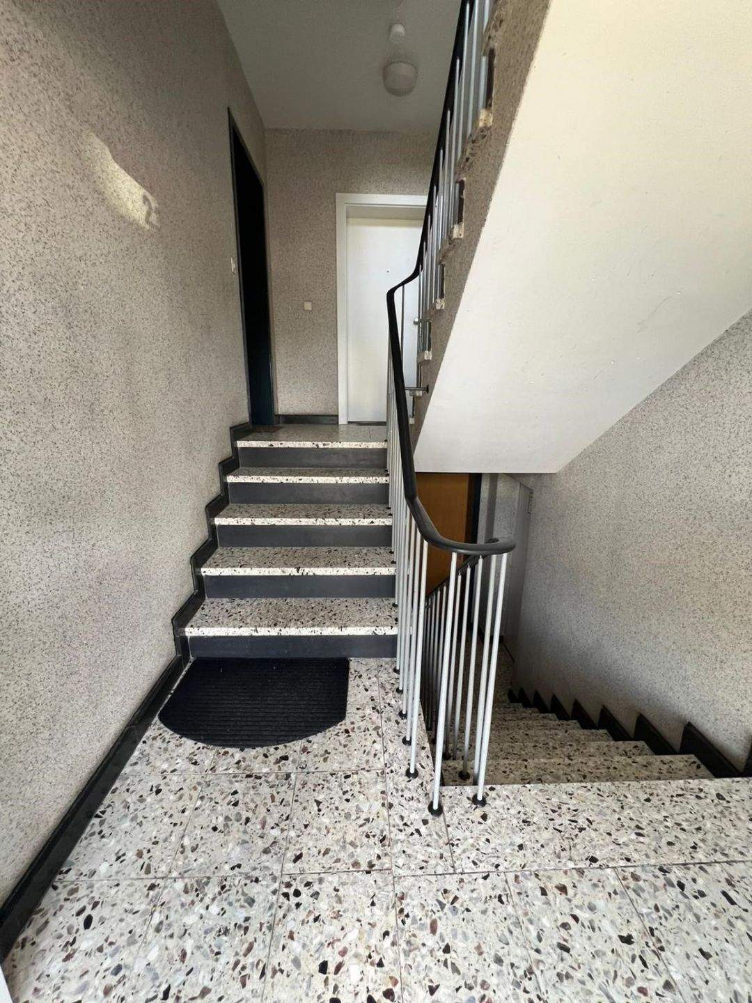 SEHR RUHIGE LAGE, HAUPTSTRASSE, ECKE WENIG BEFAHRENE NEBENSTRASSE – Remscheid – Vorschaubild 5