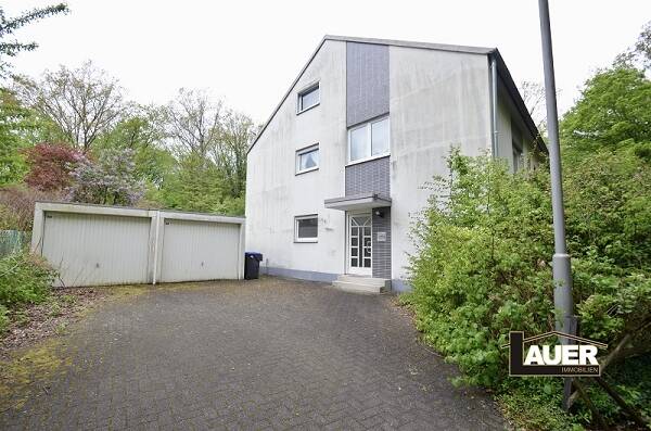 Großzügiges freistehendes Dreifamilienhaus mit zwei Garagen und Garten. – Saarbrücken – Vorschaubild 2