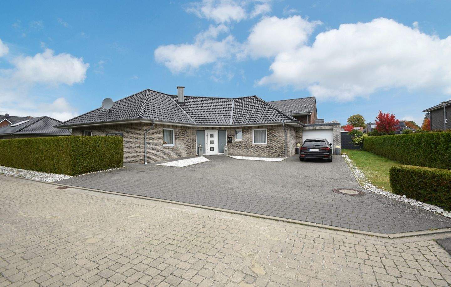 Geräumiger Bungalow in zentraler, ruhiger Seitenstraße am Untenende von Papenburg! – Papenburg – Bild 1 von 2