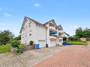 Helle 3-Zimmer-Dachgeschosswohnung mit Garage, Balkon und zusätzlichem Spitzboden in Osterode – 37520 Osterode – Vorschaubild 1