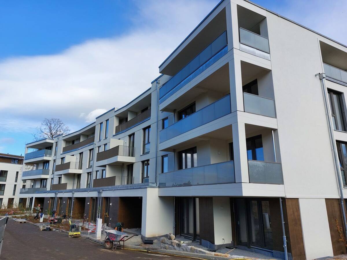 4 Zimmer mit 2 Bädern und 2 Balkonen – 1159 Dresden – Bild 1 von 9