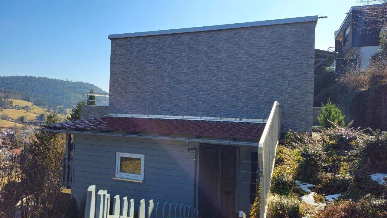 "Attraktives, top saniertes Ferienhaus mit 2 Wohnungen - Perfekt für Erholung und Investition" – Baiersbronn – Bild 1 von 9