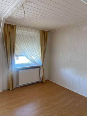**Sofort bezugsfreies Zweifamilienhaus mit viel Potenzial – Preis verhandelbar** – 28237 Bremen – Vorschaubild 4