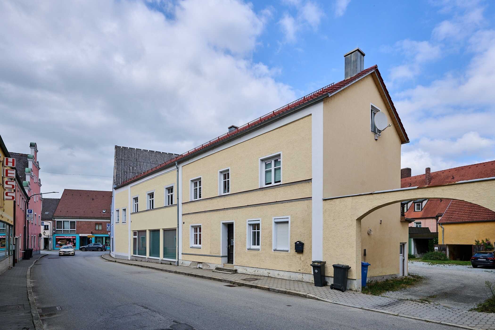 Wohn- und Geschäftsanwesen in Toplage am Stadtplatz – Geiselhöring – Bild 1 von 9
