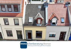 Sanierungsbedürftiges Reihenmittelhaus mit Terrasse