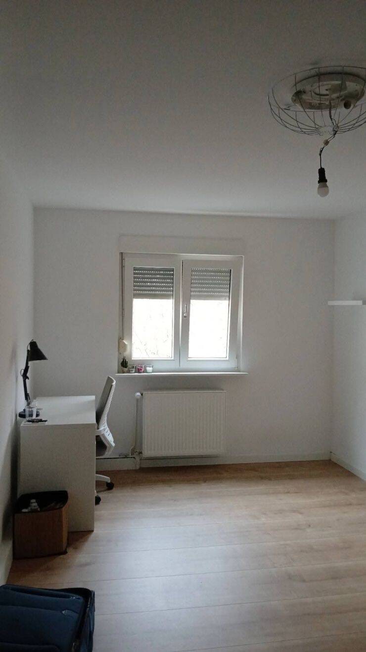 Helles möbliertes sofort verfügbares WG-Zimmer
