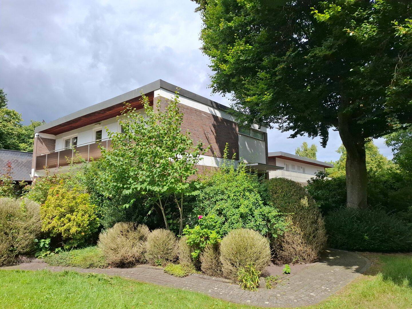 Interessantes Renditeobjekt mit Potential: Mehrfamilienhaus mit Einfamilienhaus und abtrennbarem Baugrundstück – Oldenburg – Vorschaubild 7