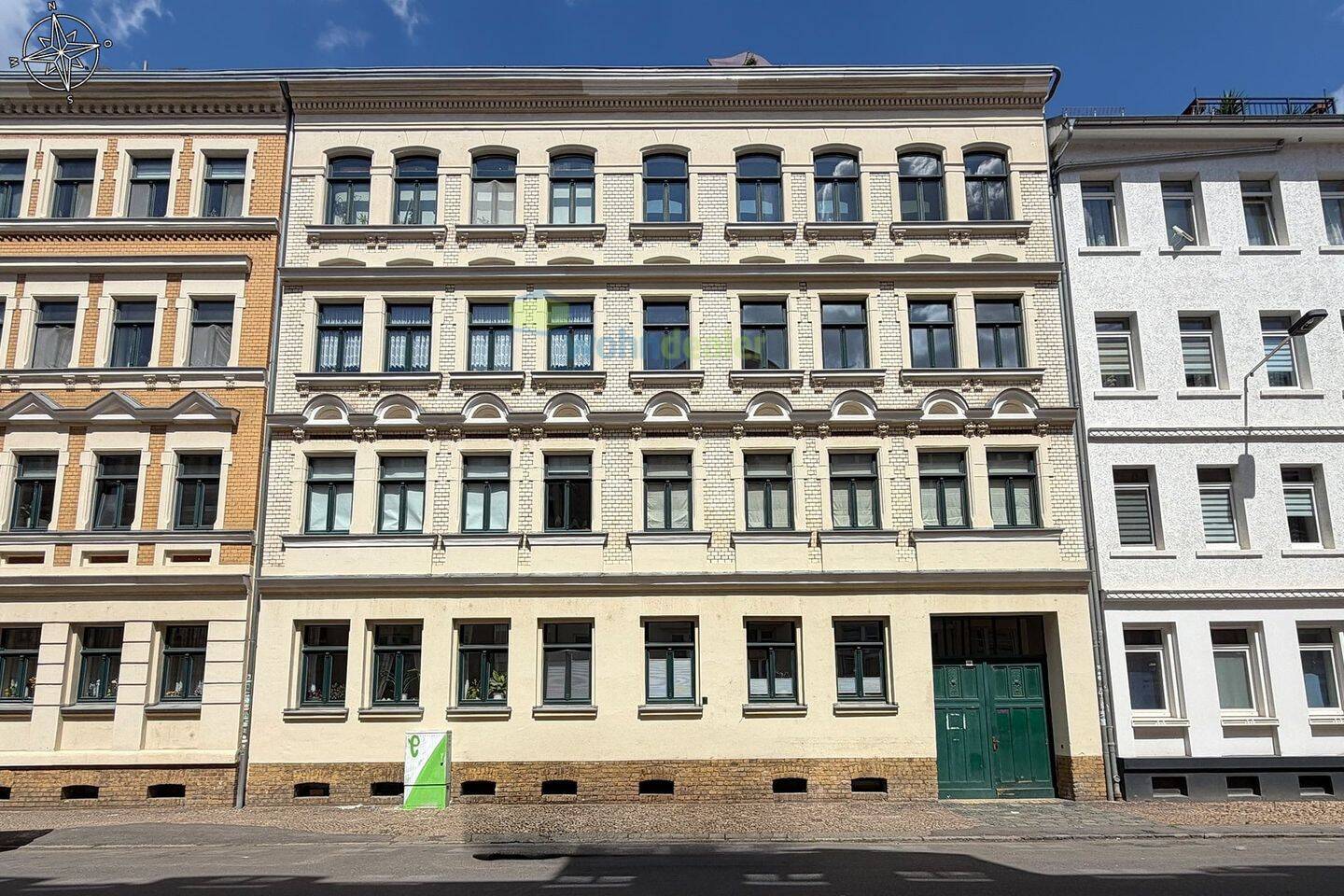 frisch renovierte 3-Zimmer-Wohnung - Deckenspots, Laminatfußboden, Badewanne, Gäste-WC, Balkon!