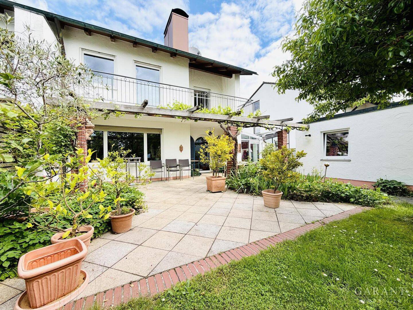 Familientraum in Moorenweis - Liebevoll renoviert! Wintergarten, Traumgarten & viel Platz – Moorenweis – Bild 1 von 9