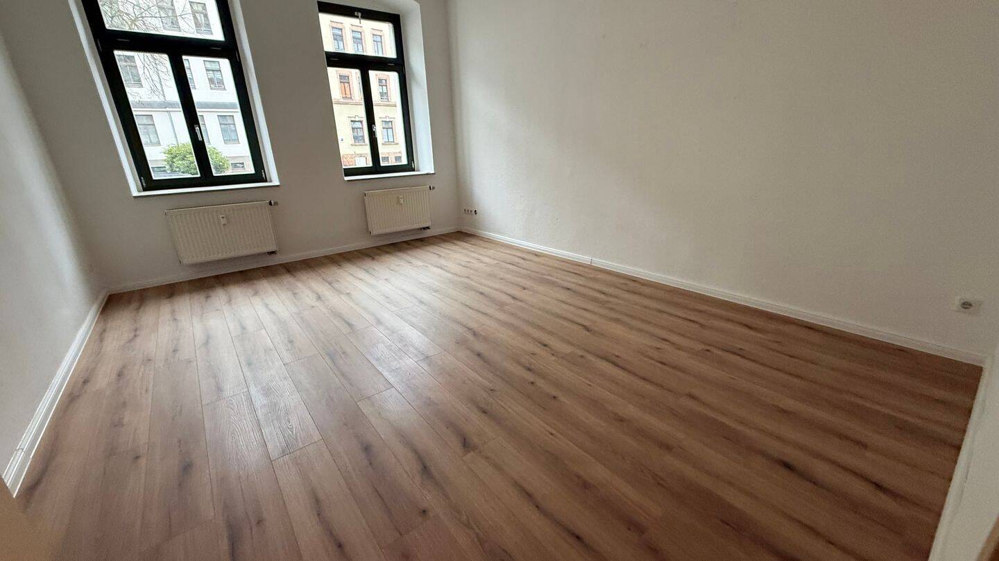 EBK*** ! Stellplatz mgl. - neues LAMINAT - sonniger Balkon ! – Chemnitz – Vorschaubild 2
