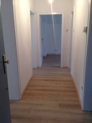 Schöne Wohnung mit Süd-West-Balkon mit EBK und perfektem Schnitt – 31135 Hildesheim – Vorschaubild 8