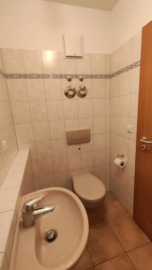 Großzügige 3-Zimmer-Wohnung mit Balkon in Erfurt-Zentrum – Augustinerstraße 28, 99084 Erfurt – Vorschaubild 6