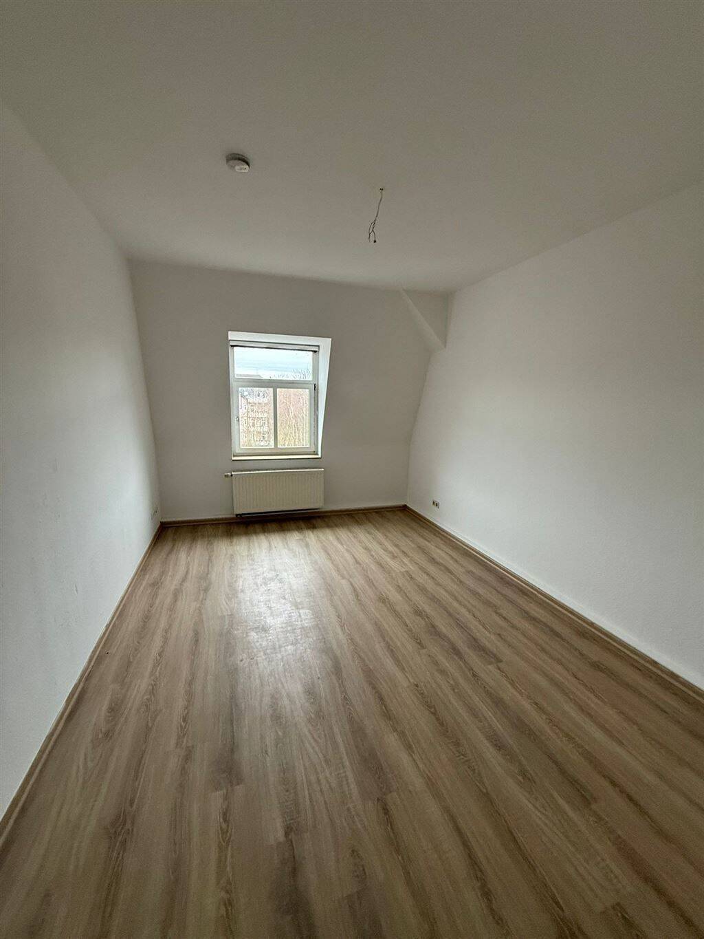 DG Maisonette 3-Zimmer mit EBK, Laminat und Wannenbad in guter Lage – Chemnitz – Vorschaubild 8