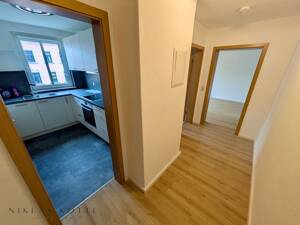 ++ Balkon, Einbauküche und Stellplatz: wunderschöne, helle 2-Raum Wohnung in Zwickau ++ – 8058 Zwickau – Vorschaubild 4