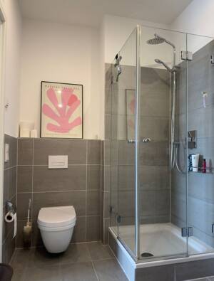 Über den Dächern von Fürth – 2-Zimmer-Wohnung mit 45 m² Süd-Dachterrasse, Klimaanlage & 2 Stellplätzen – 90763 Fürth – Vorschaubild 6