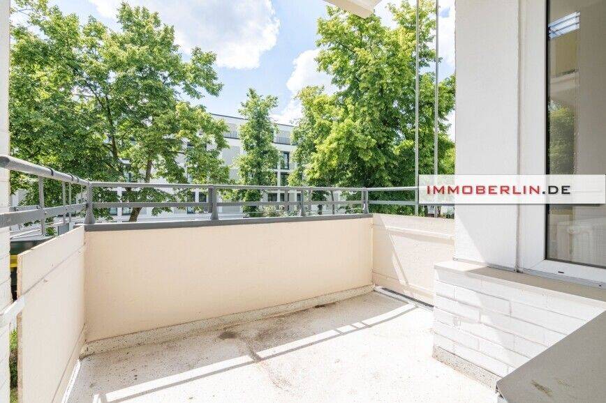 IMMOBERLIN.DE - Sonnige Wohnung mit Balkonloggia in Südwestausrichtung & Pkw-Stellplatz – Berlin – Vorschaubild 8