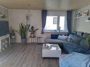 3 Zi.-Wohnung mit Einbauküche und Balkon- hell, gemütlich, geräumig – 70180 Stuttgart – Vorschaubild 2
