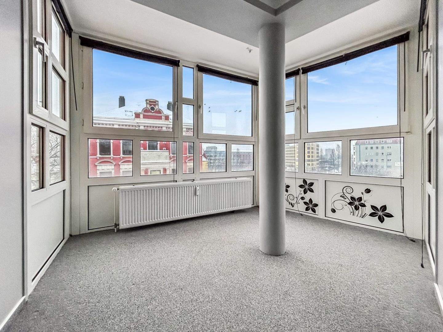 Zentral wohnen: Stilvolle 2-Zimmer-Wohnung mit Erker und Aufzug in Bremerhaven-Lehe