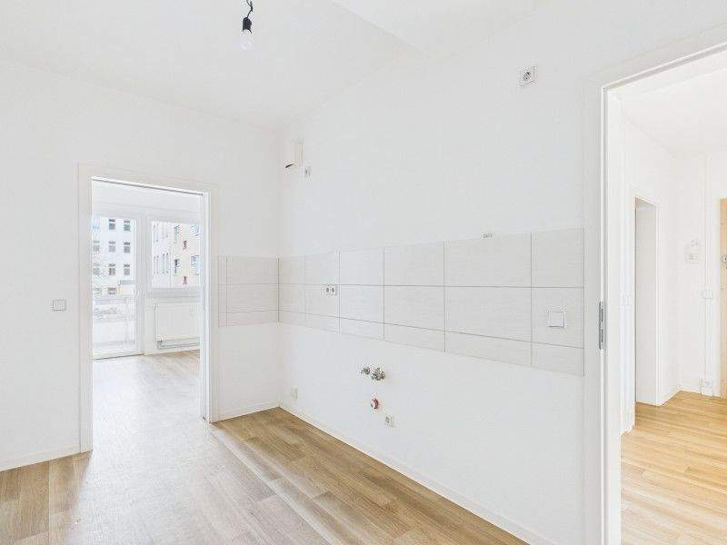 Erstbezug nach Sanierung! 3 Zimmer mit Balkon und Bad mit Dusche und Wanne – Chemnitz – Vorschaubild 6