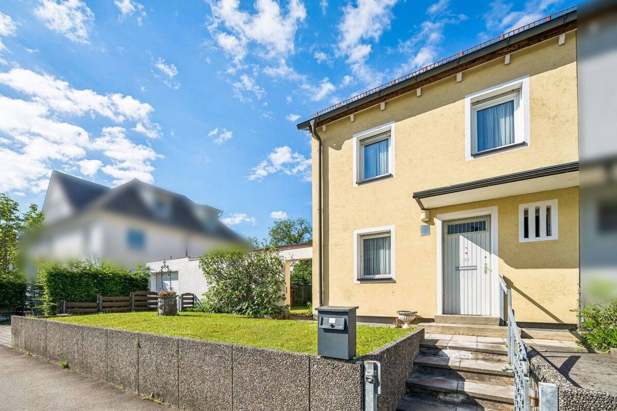 Eine seltene Chance für Familien und Visionäre: Doppelhaushälfte im Münchner Süden mit großem Potenzial – 81477 München – Bild 1 von 9