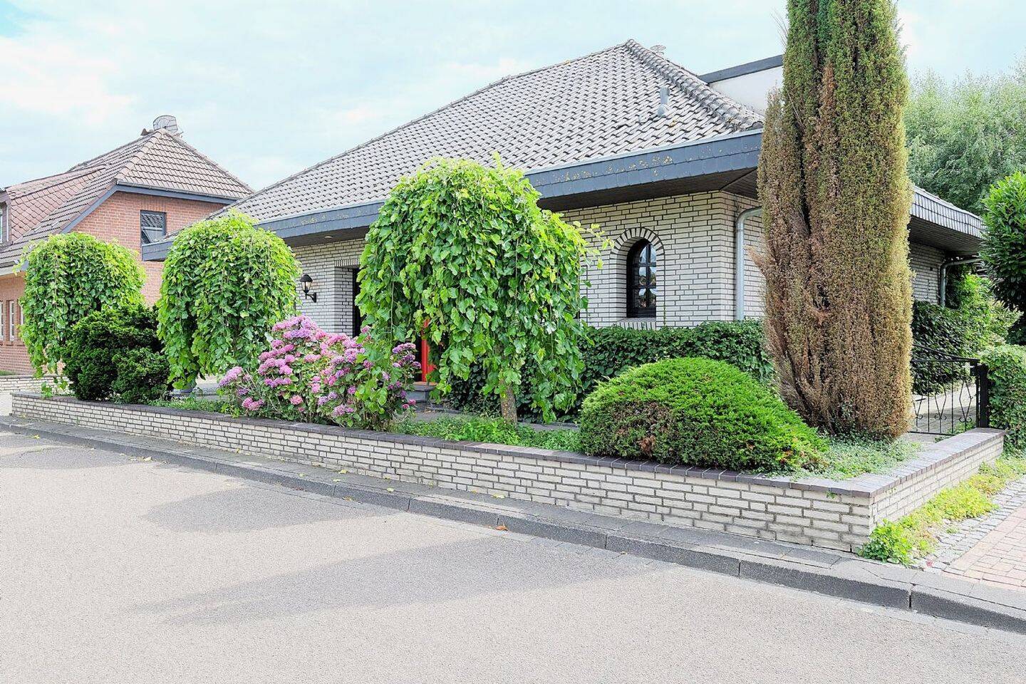 Freistehendes Einfamilienhaus mit Keller, Garage und großzügigem Garten – Kranenburg – Vorschaubild 4