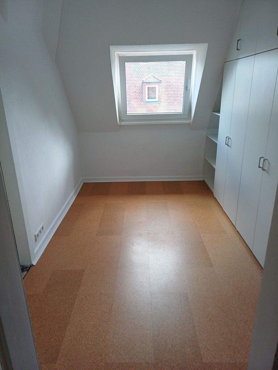 Gepflegtes Mehrfamilienhaus mit 3 Wohneinheiten, laufender Modernisierung und attraktiver Mieteinnahme! – Kassel – Vorschaubild 2