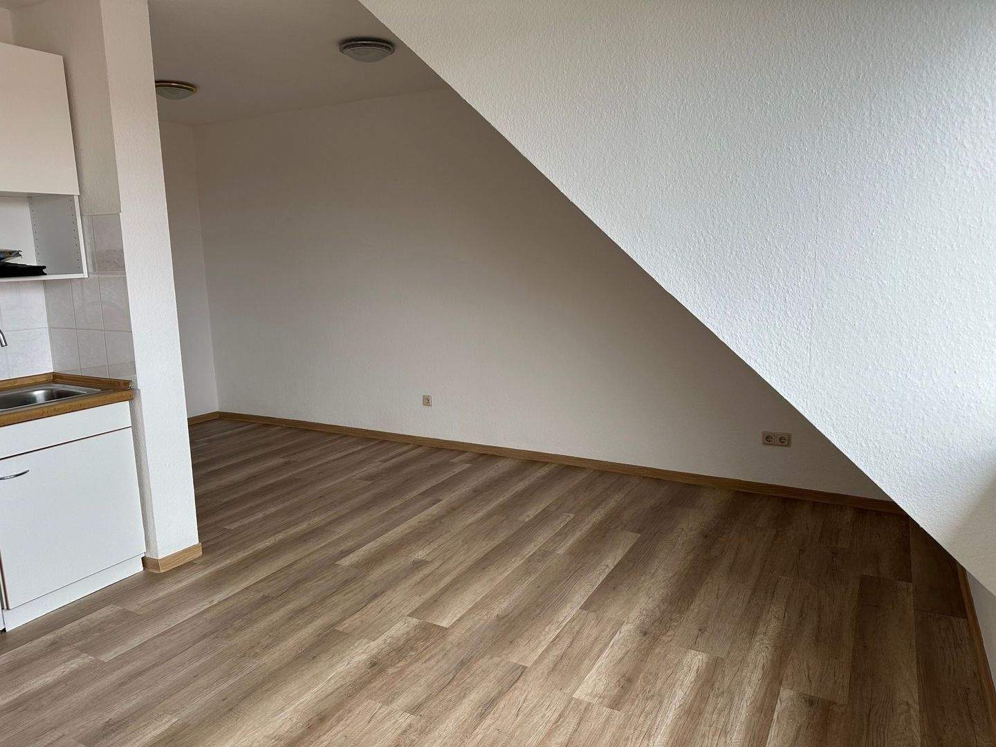 1-Raum-Whg. im DG in Jena-Cospeda, mit guter Busanbindung – Jena – Vorschaubild 7
