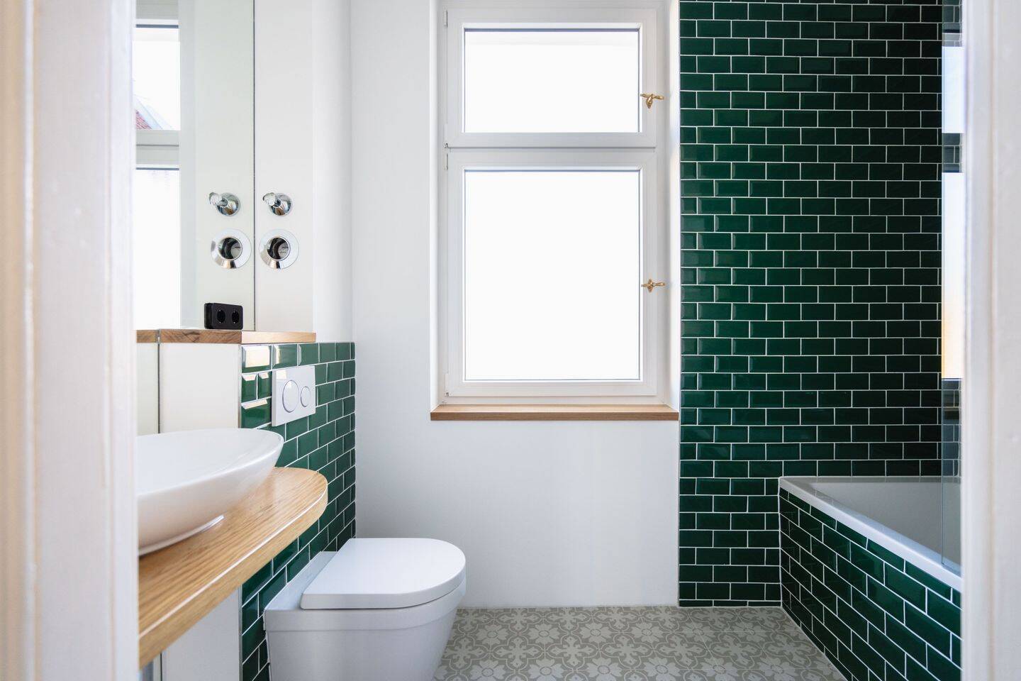 Wilmersdorf am Park: 3- Zi Erstbezug im Altbau mit Blicken über die Stadt, 4.OG mit Balkon, Stuck, Regendusche & Badewanne, Fernwärme, Provisionsfrei – Berlin – Vorschaubild 3
