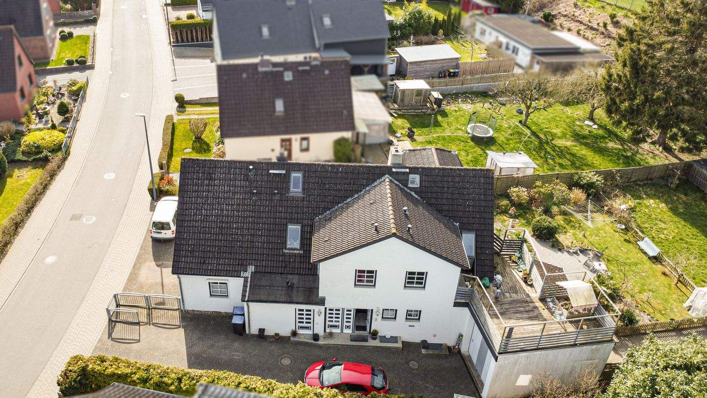 Das großzügige Mehrfamilienhaus präsentiert sich von seiner effizientesten Seite! – Eckernförde – Bild 1 von 6