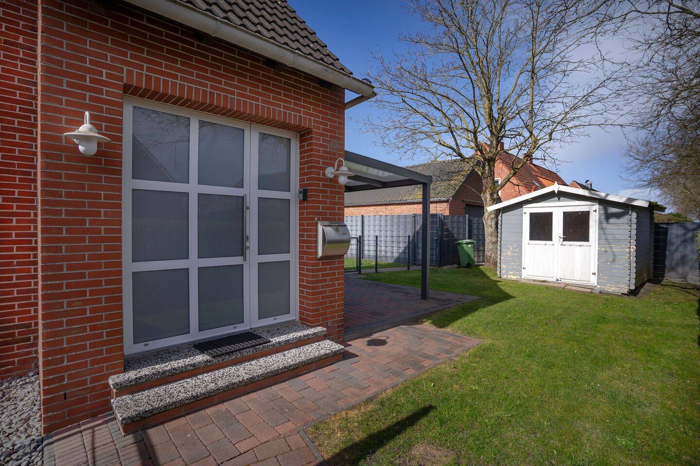 Modernisiertes Zweifamilienhaus mit ausgebauter Garage – Norden – Vorschaubild 3