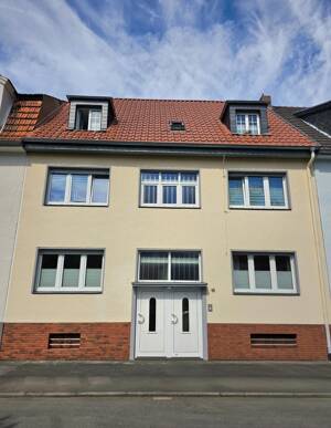 Kapitalanlage in Rheinnähe: Modernisiertes 3-Familienhaus in Plittersdorf, solide vermietet