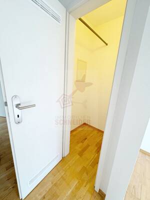 IMMOBILIEN SCHNEIDER - freie, perfekt geschnittene und sehr helle 2 Zimmer-Wohnung in kleiner Anlage – 81827 München – Vorschaubild 7