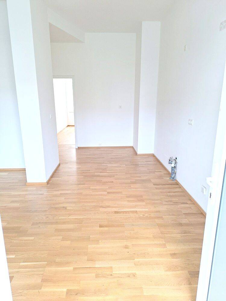 !! 4-Zimmer-Wohnung in ruhiger Nebenstraße mit Balkon und PKW-Stellplatz !! – Chemnitz – Vorschaubild 8