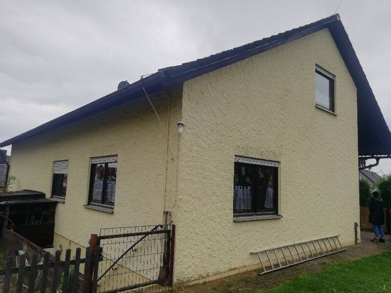 Hier ist Platz für 2 Familien - MFH mit großem Grundstück direkt in Buttenheim! – Buttenheim – Bild 1 von 7
