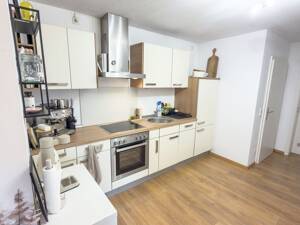 Moderne 2-Zimmer-Wohnung mit Terrasse, Einbauküche und Carport-Stellplatz – 96450 Coburg – Vorschaubild 5